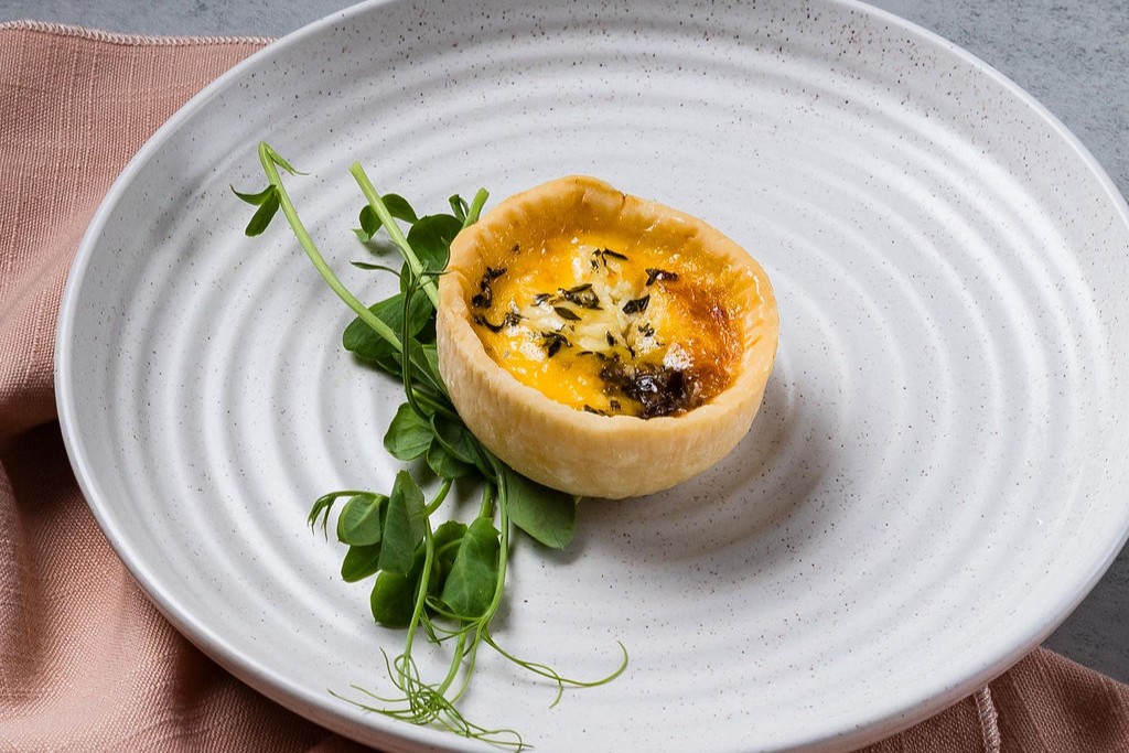 Caramelised onion quiche
