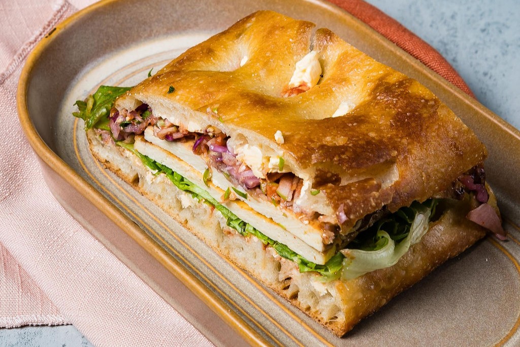 Chilli BBQ Tofu Pide