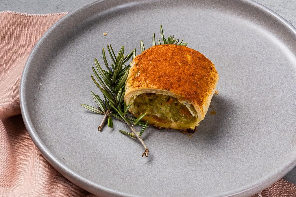 Herbed chicken and smoked paprika roll